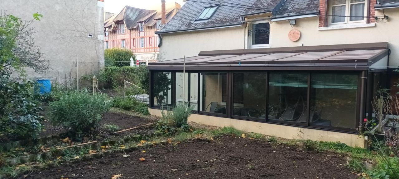 Le Gite Au Pied Du Chateau De Chaumont Bagian luar foto
